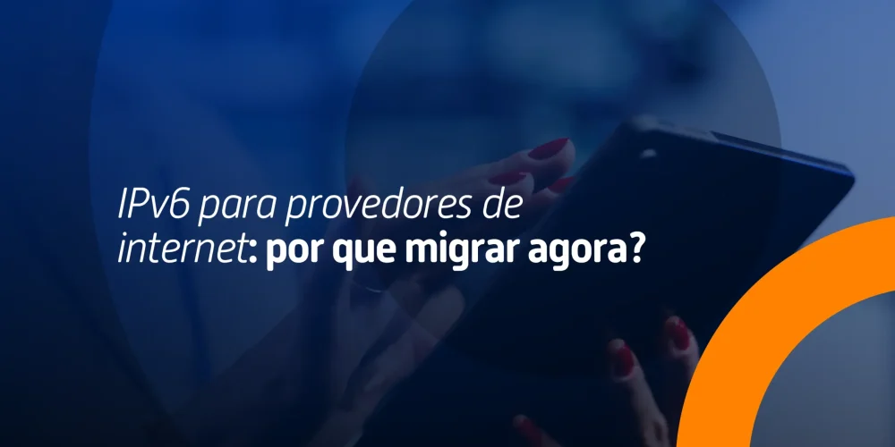 Pessoa utilizando tablet representando o uso crescente da internet e a necessidade da migração de provedores para o IPv6