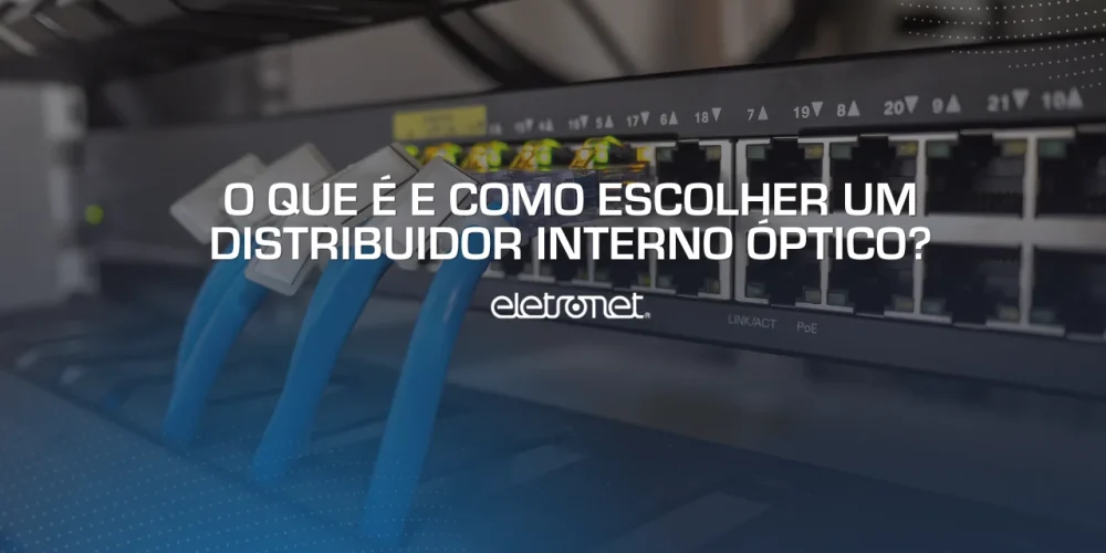 Imagem gráfica de um cabo de fibra óptica antes de ser conectado a um distribuidor interno óptico.